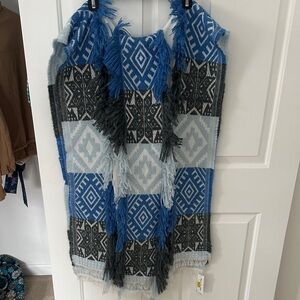 Anna & Ava Blue and Gray Geometric Scarf